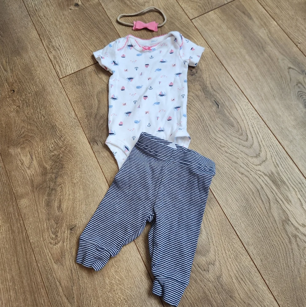 Newborn girls carter's pants and onesie set